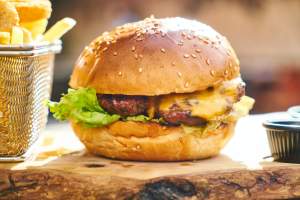 Plat hamburger, Le Télémark Brasserie Montagnarde aux Menuires, au pied des pistes