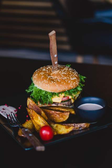 Hamburger dish, Mountain Brasserie Le Télémark - Les Ménuires